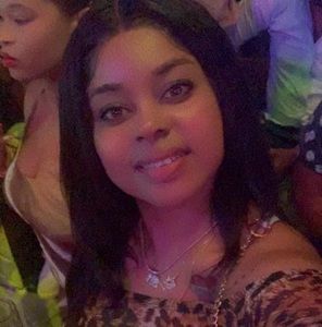 Meet your Posher, Neila